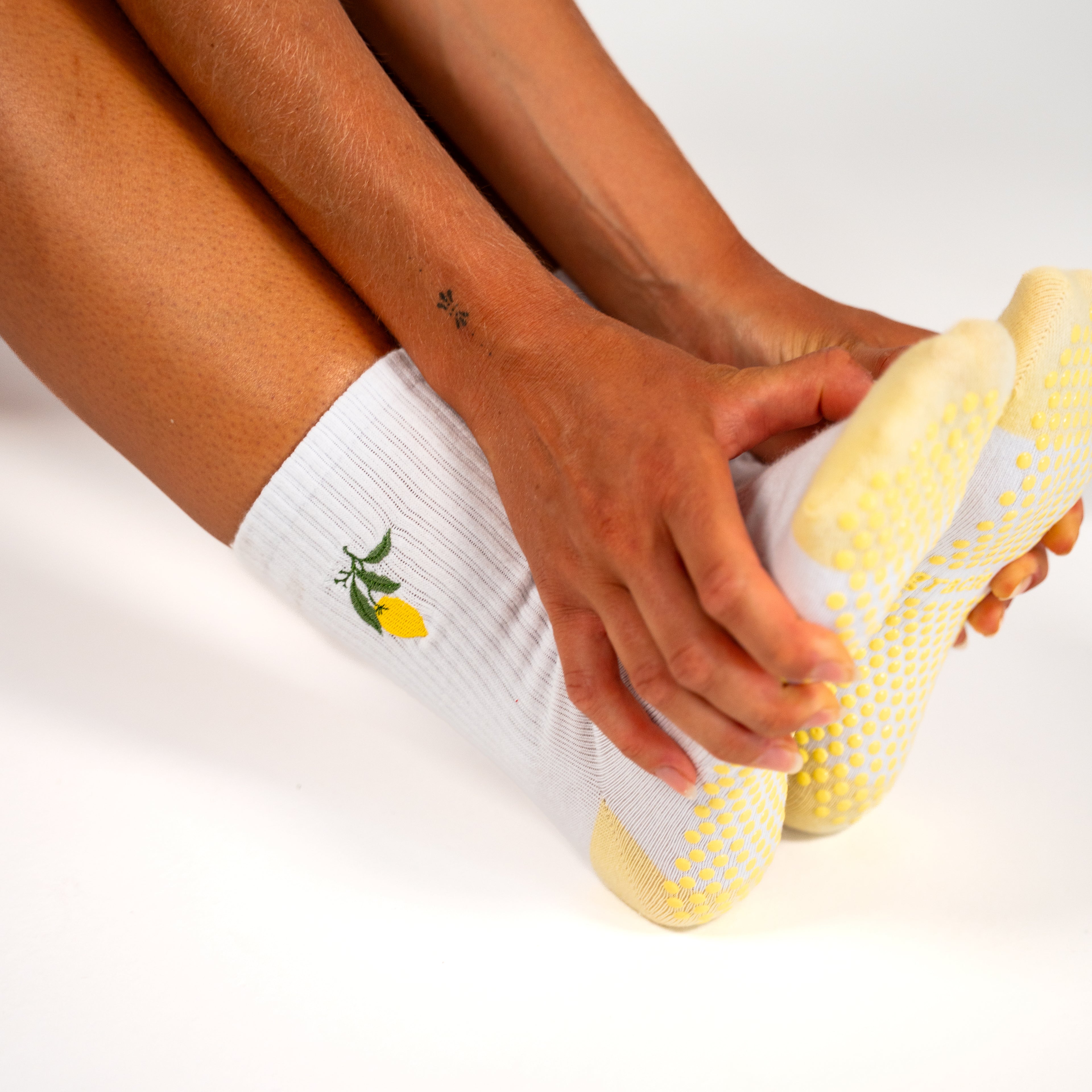 GRACIE-LANE-PILATES-SOCK-LEMON-2